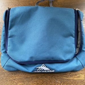 Travel Pouch 💕Bundle 3 items for $20💕